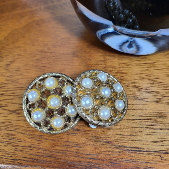 Vintage Openwork Plastic Gold Tone Clip On Earrings with Faux Pearls - Picture 11 of 13